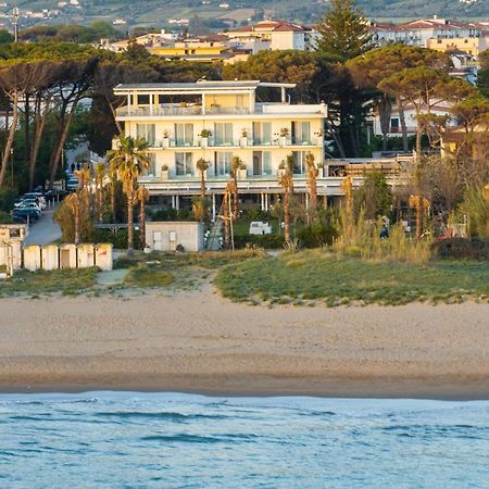 Hotel Artemide Mare Paestum Exterior foto