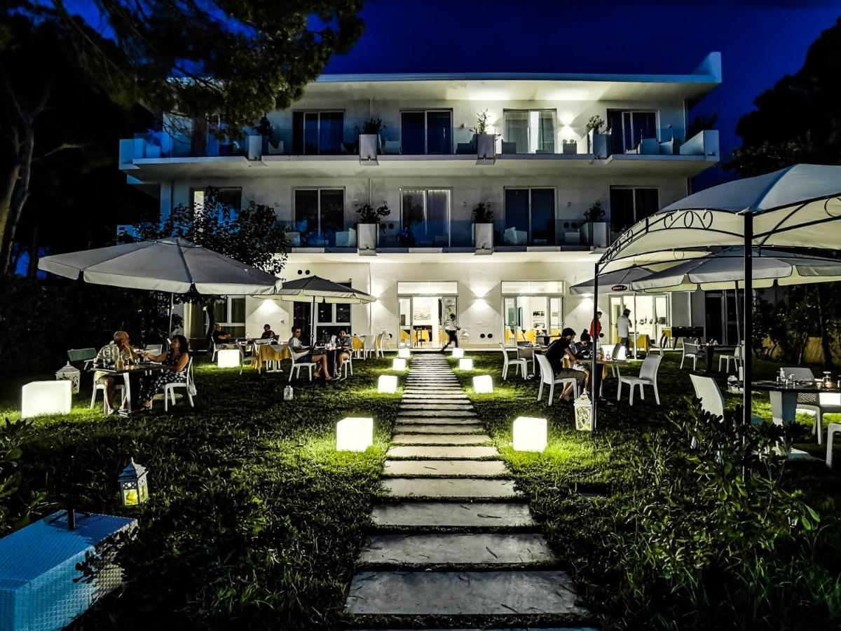 Hotel Artemide Mare Paestum Exterior foto