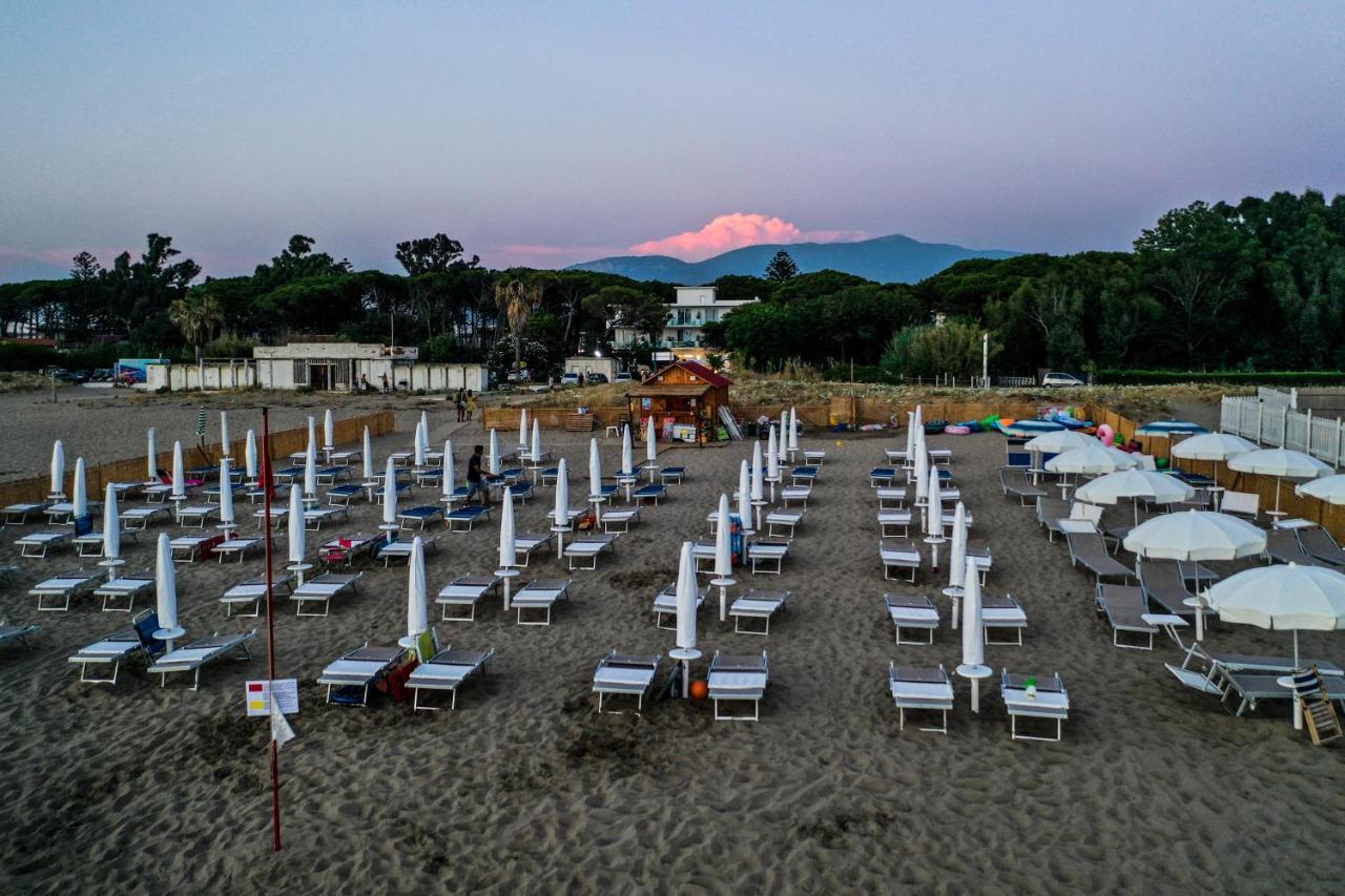 Hotel Artemide Mare Paestum Exterior foto