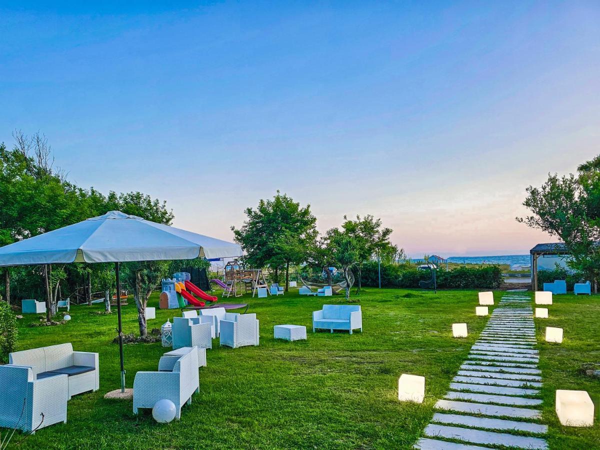 Hotel Artemide Mare Paestum Exterior foto