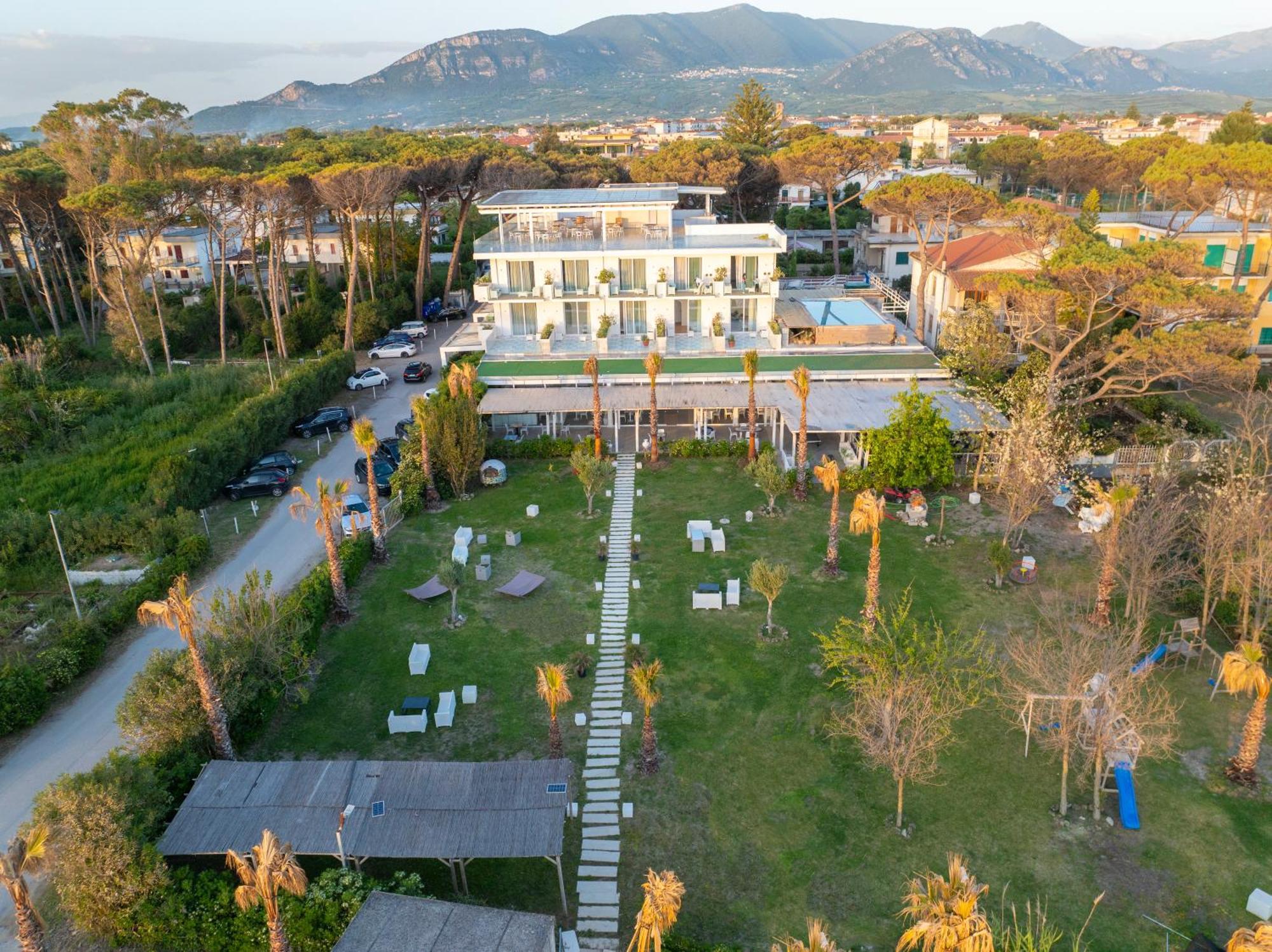 Hotel Artemide Mare Paestum Exterior foto
